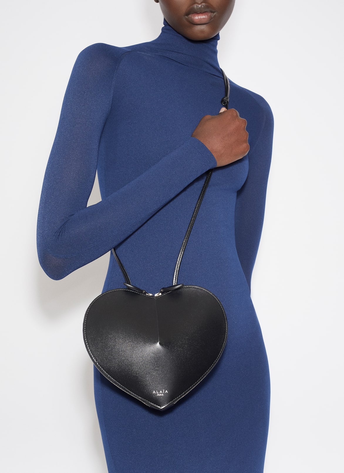 Le Cœur bag in calfskin ALAÏA BLACK LE CŒUR BAG IN CALFSKIN